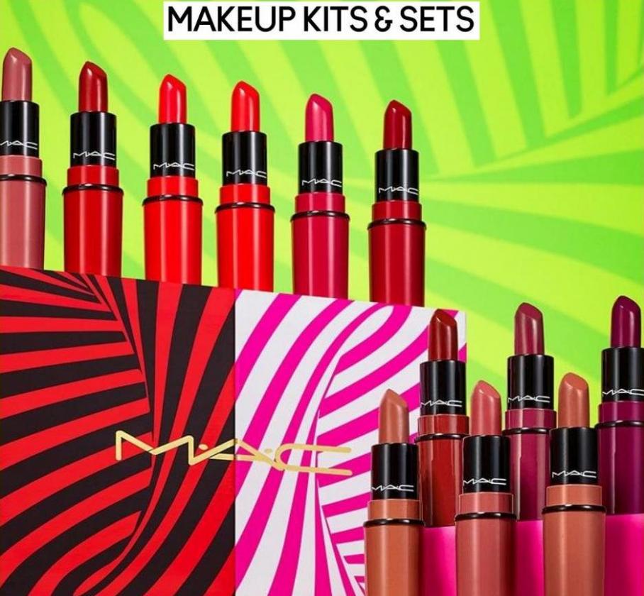 Makeup Kits & Sets. MAC Cosmetics (2021-12-15-2021-12-15)